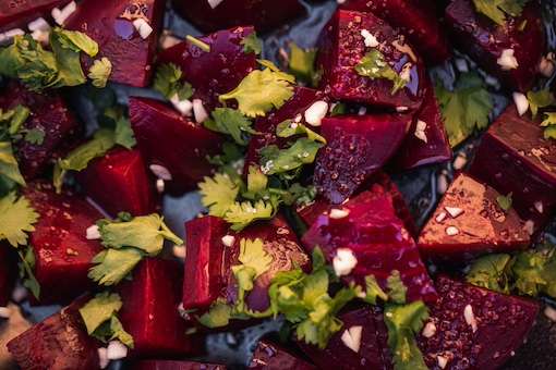 Elevating Greens: The Art of Using Olive Oil in Salads